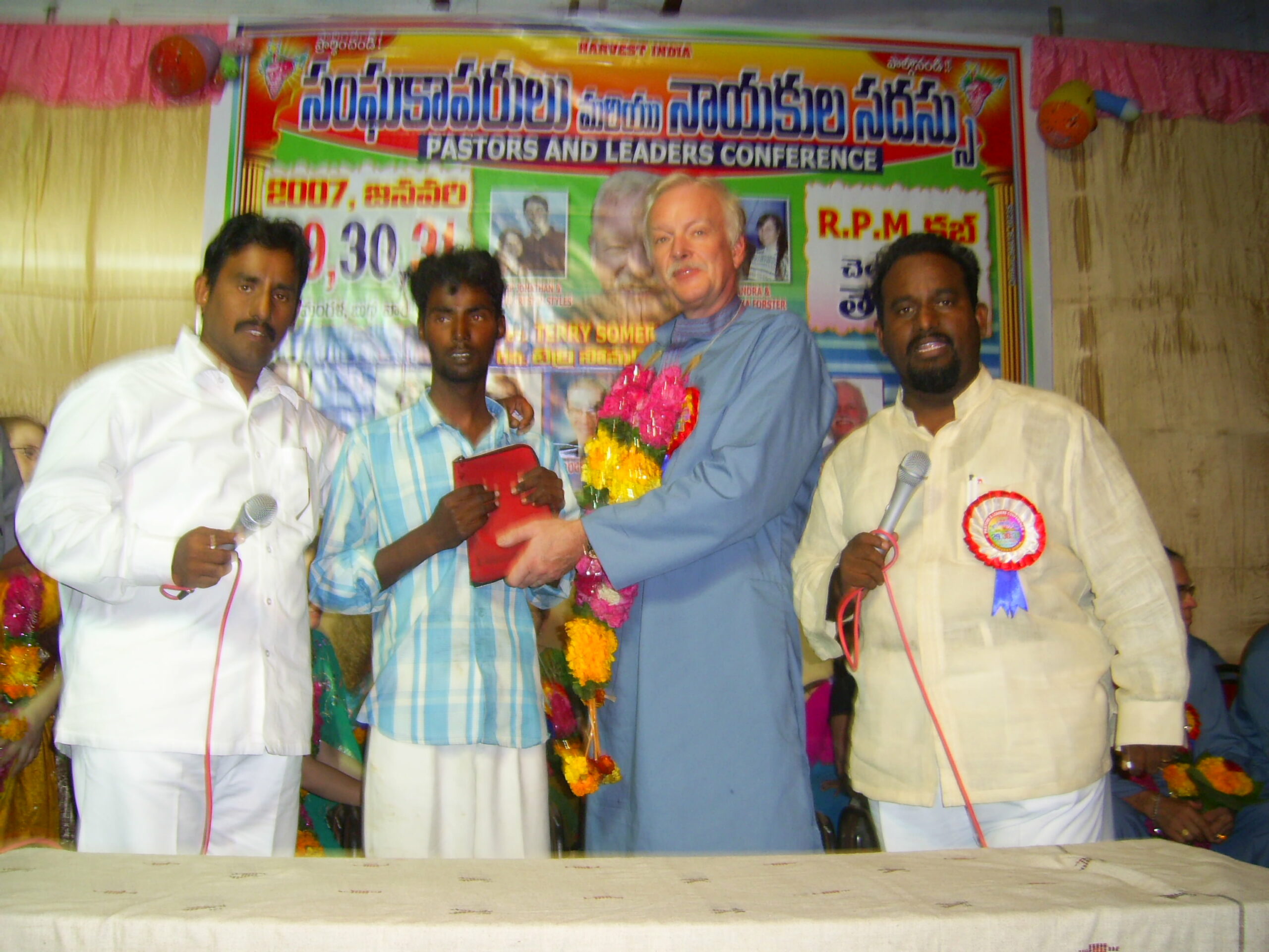 Srinu vraagt om hulp
